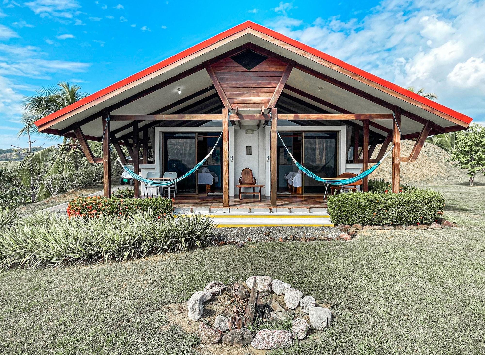 Surf Synergy All-Inclusive Surf Retreat 자코 외부 사진