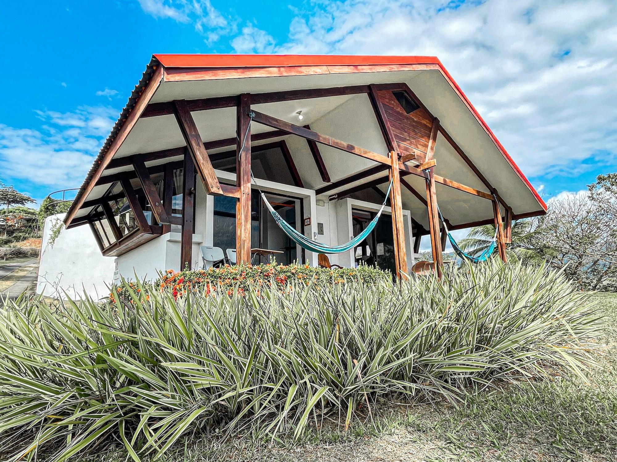 Surf Synergy All-Inclusive Surf Retreat 자코 외부 사진
