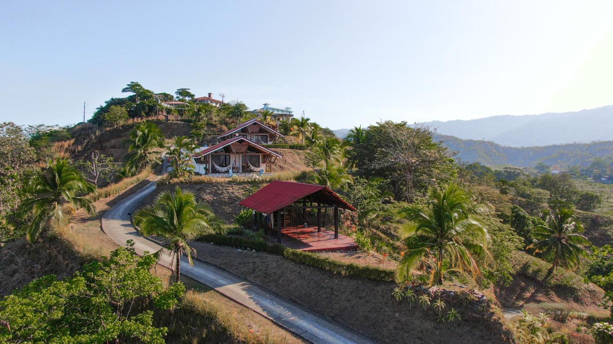 Surf Synergy All-Inclusive Surf Retreat 자코 외부 사진
