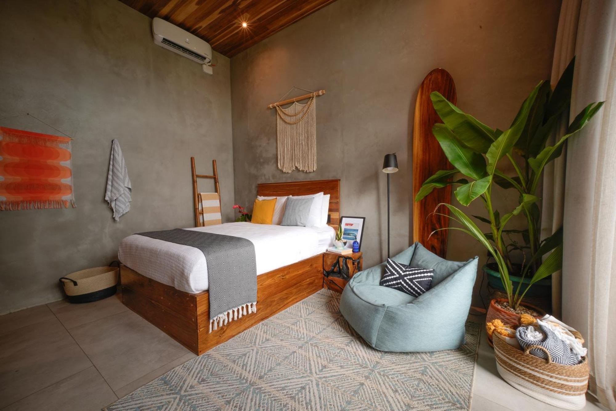 Surf Synergy All-Inclusive Surf Retreat 자코 외부 사진
