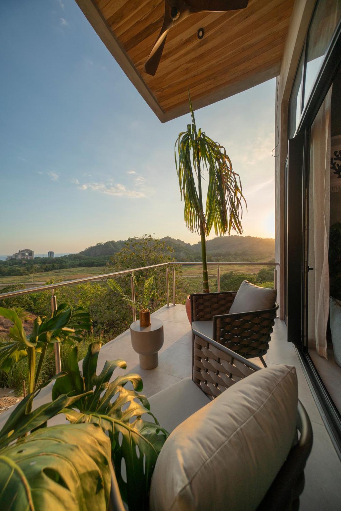 Surf Synergy All-Inclusive Surf Retreat 자코 외부 사진