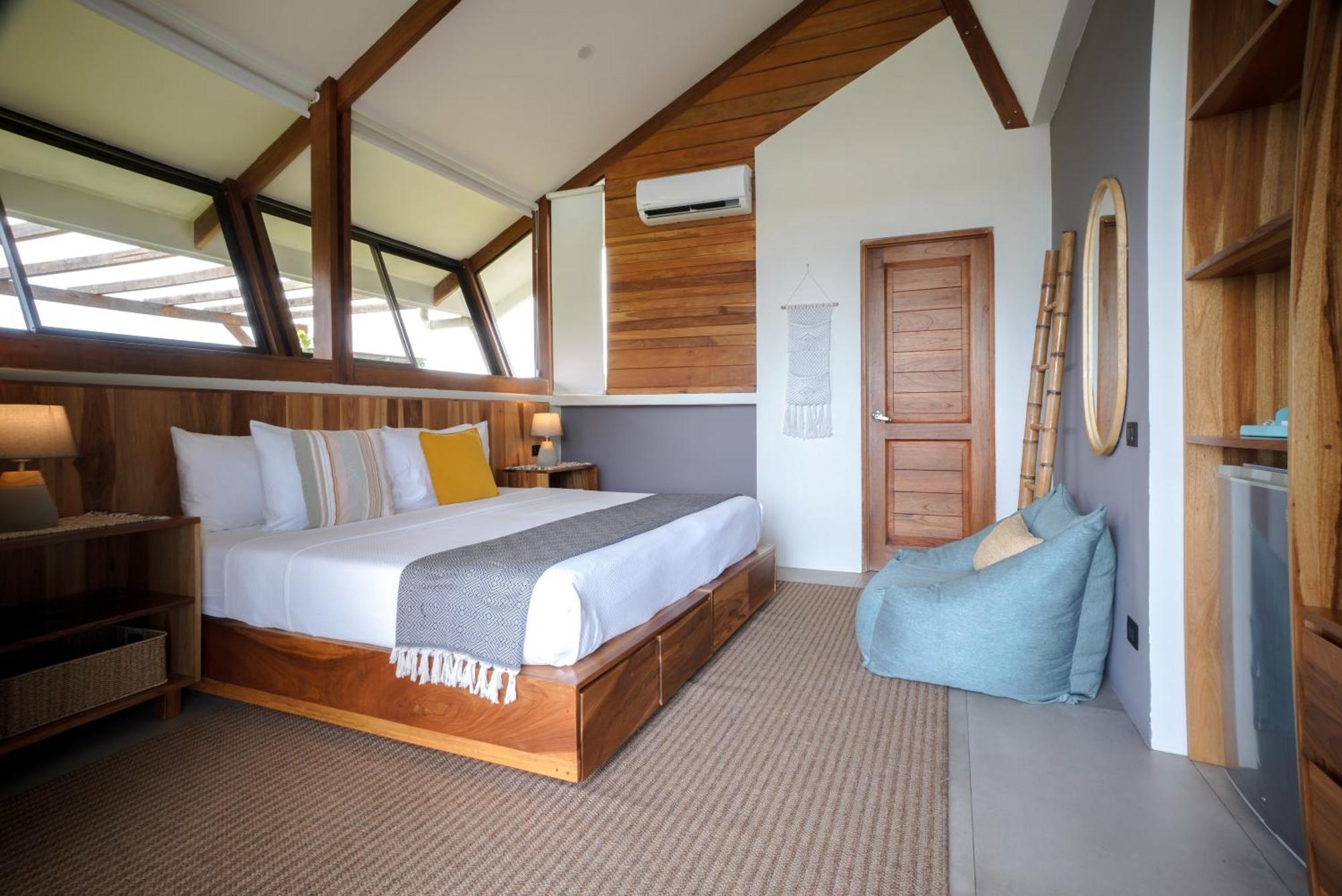 Surf Synergy All-Inclusive Surf Retreat 자코 외부 사진